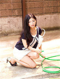 《羞辱打开双腿H调教女友视频》